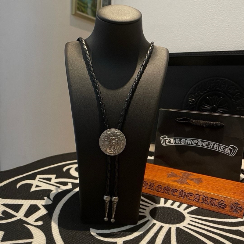 Ch*0me He**ts necklaces